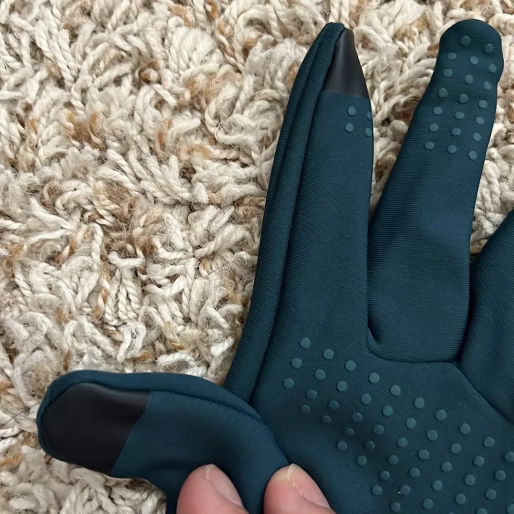 Lululemon Women's Run for It All Gloves 
Tech NWT Size M/L - Picture 6 of 12